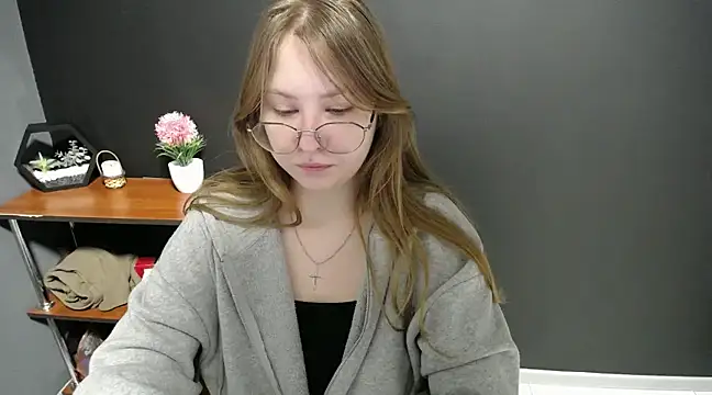 lady minx online show from February 18, 2025, 7:32 am