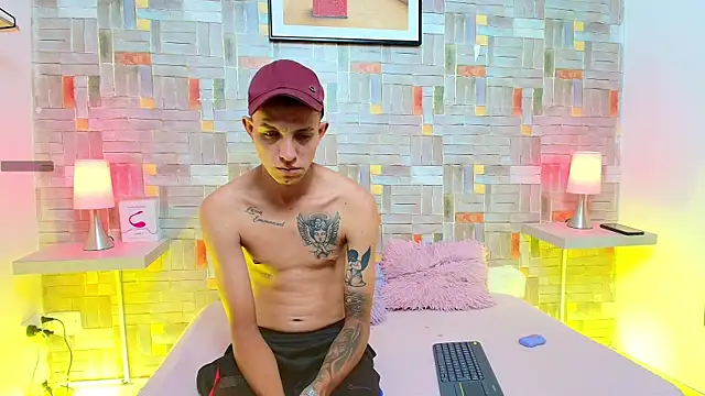 Snapshot of alan_karol_mds chatting on October 12, 2025, 8:32 pm alan karol mds online show from October 12, 2025, 8:32 pm