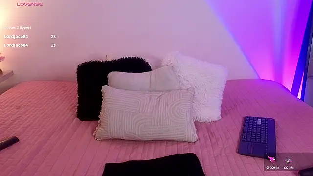 Hannawilliamss online show from December 30, 2024, 11:06 pm