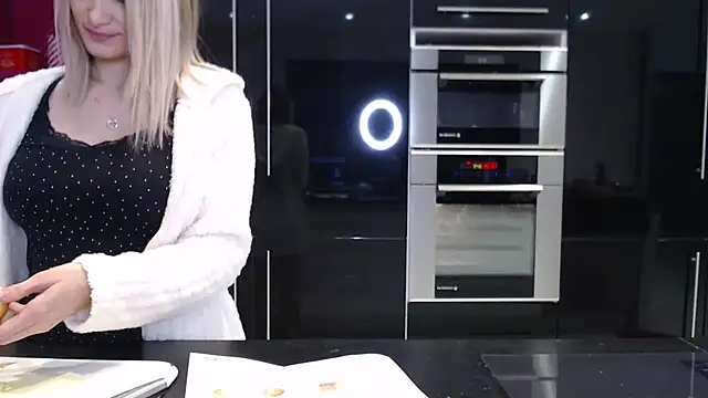 Chloesanchez online show from December 9, 2024, 9:58 pm