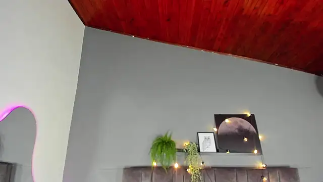 AbbyWathson online show from November 14, 2025, 7:39 pm