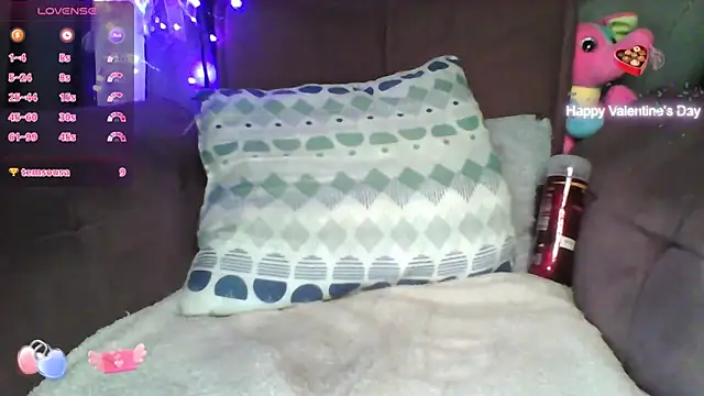 PollyCrush online show from December 4, 2024, 1:52 am