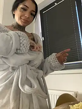 CreamyInkky  online show from January 19, 2025, 3:21 pm