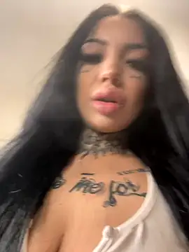 CreamyInkky  online show from September 19, 2025, 3:32 am