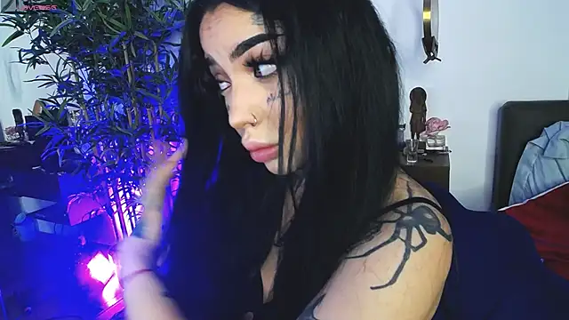 CreamyInkky  online show from April 15, 2026, 5:24 am