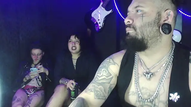 darkclothes online show from October 29, 2025, 6:12 am