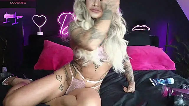 Divina X  online show from February 25, 2025, 2:58 pm