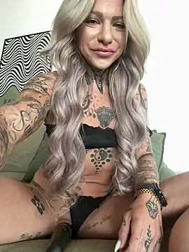 Snapshot of Divina_X_ chatting on July 15, 2026, 4:41 am Divina X online show from July 15, 2026, 4:41 am