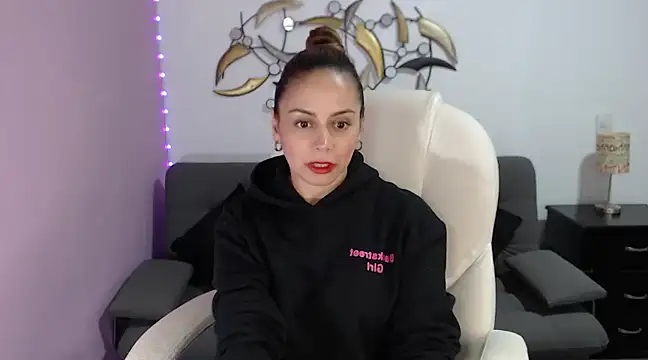 Snapshot of NicoleKitty_ chatting on February 16, 2025, 12:52 am NicoleKitty  online show from February 16, 2025, 12:52 am