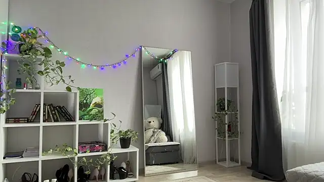 Victoria1Love online show from December 16, 2025, 8:29 am