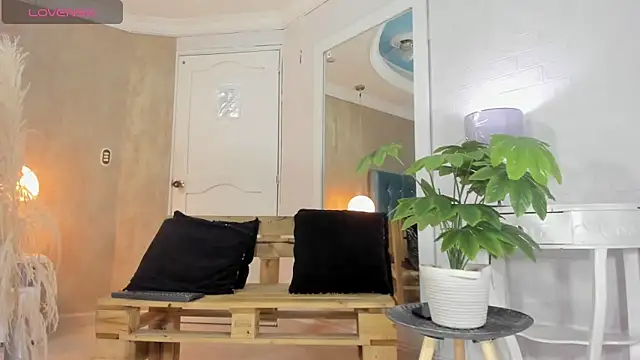 Snapshot of RicoBrown777_ chatting on October 15, 2025, 4:11 am RicoBrown777  online show from October 15, 2025, 4:11 am