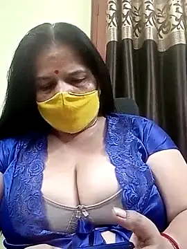 Snapshot of IndianAngle chatting on October 4, 2025, 8:32 pm IndianAngle online show from October 4, 2025, 8:32 pm