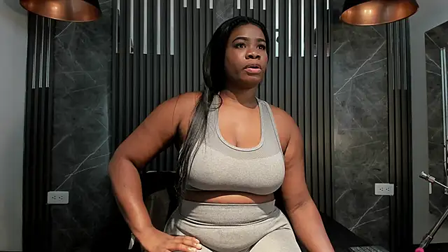 Snapshot of SaraiEvans chatting on October 28, 2025, 3:29 am SaraiEvans online show from October 28, 2025, 3:29 am