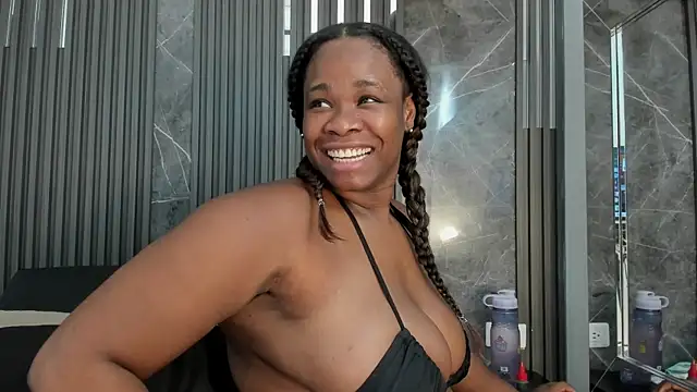 Snapshot of SaraiEvans chatting on October 9, 2025, 3:29 am SaraiEvans online show from October 9, 2025, 3:29 am