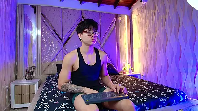 Theskinnyboys online show from September 15, 2025, 7:09 am