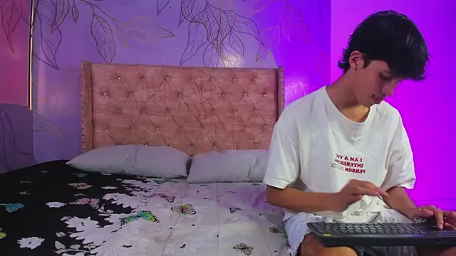 Theskinnyboys online show from March 12, 2025, 1:08 pm