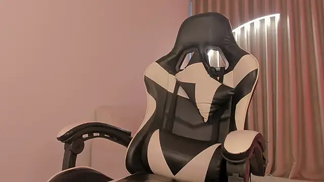 SavannahWildee online show from October 4, 2025, 11:23 am