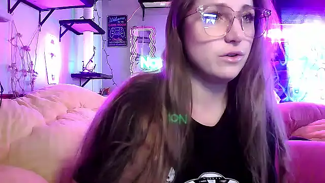 Snapshot of mirannacult chatting on February 25, 2025, 5:30 pm mirannacult online show from February 25, 2025, 5:30 pm