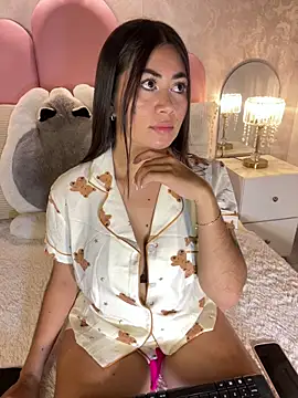  MadiLee  online show from May 8, 2026, 1:42 am