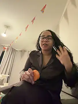 Snapshot of BaddieMelanie chatting on February 3, 2026, 7:19 pm BaddieMelanie online show from February 3, 2026, 7:19 pm