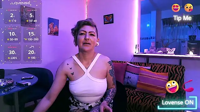 Snapshot of Maria_fernandaxxx_ chatting on October 12, 2025, 7:04 pm Maria fernandaxxx  online show from October 12, 2025, 7:04 pm