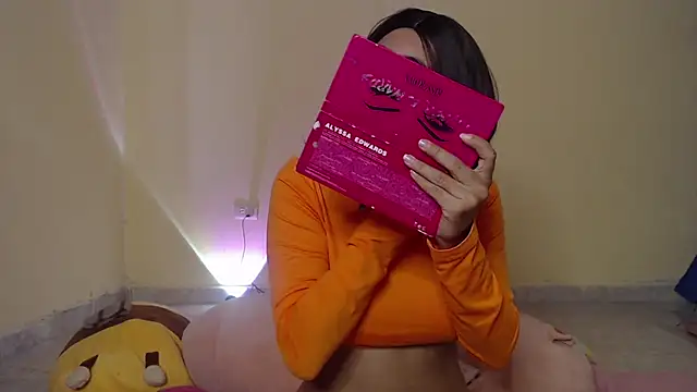  maiahairy  online show from February 11, 2025, 12:15 pm