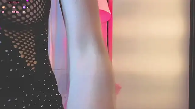 Snapshot of Scarlet_Red_ chatting on March 2, 2026, 12:12 pm Scarlet Red online show from March 2, 2026, 12:12 pm