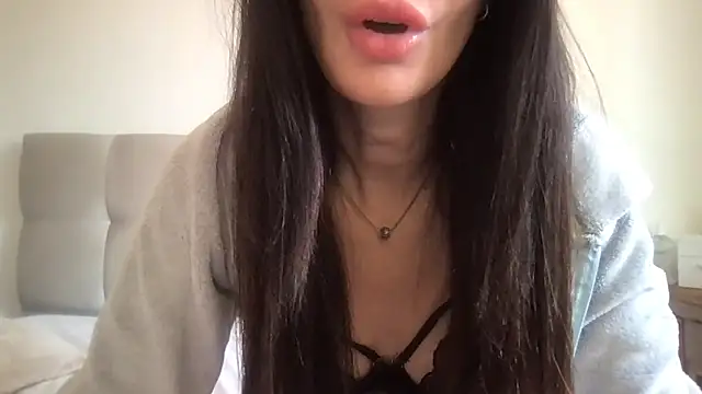 paolajonez online show from March 14, 2026, 12:33 pm