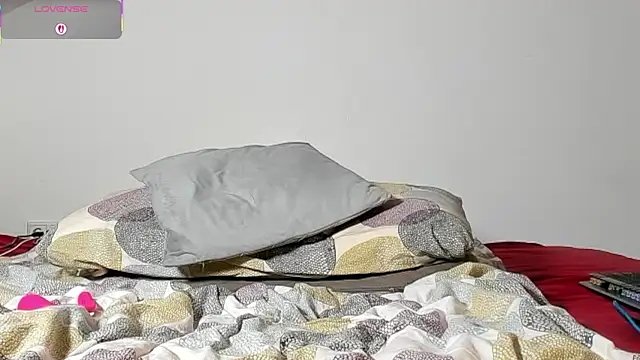 Snapshot of laurasommer chatting on October 30, 2025, 9:11 pm laurasommer online show from October 30, 2025, 9:11 pm