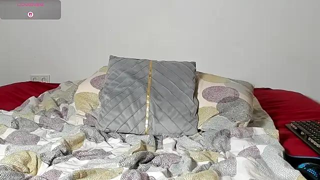 Snapshot of laurasommer chatting on October 19, 2025, 5:37 pm laurasommer online show from October 19, 2025, 5:37 pm