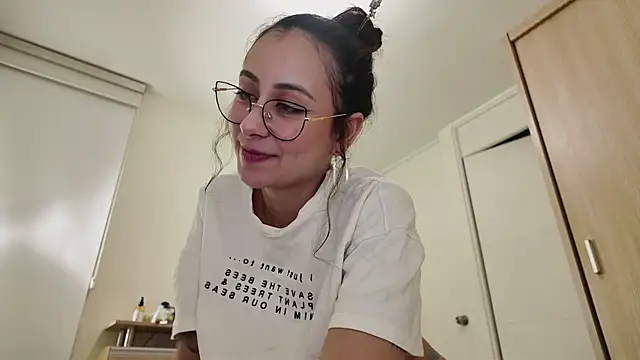 juanasnz99 online show from March 7, 2025, 4:13 am