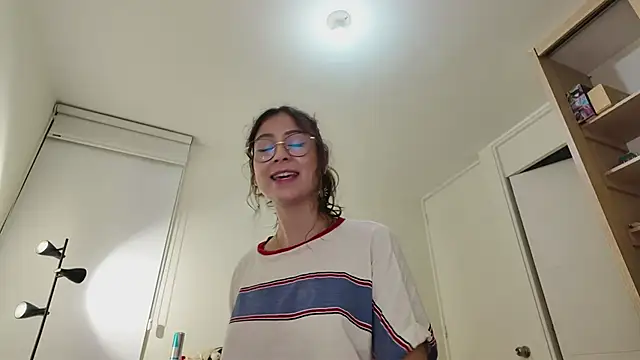 juanasnz99 online show from February 22, 2025, 2:39 am