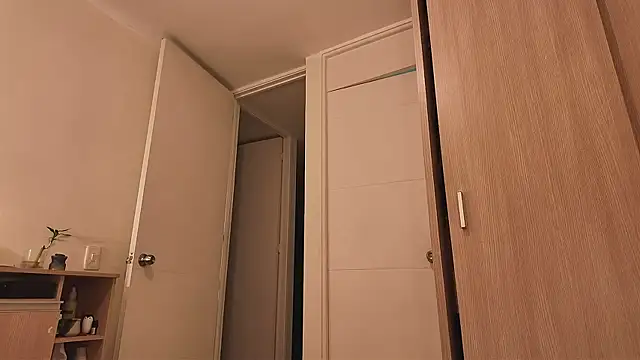 juanasnz99 online show from October 8, 2025, 3:41 am