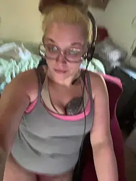 Lalalynn online show from November 17, 2025, 10:25 pm