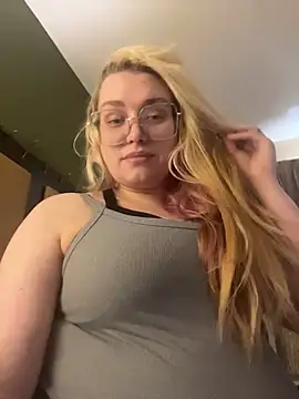 Lalalynn online show from April 14, 2026, 6:57 pm