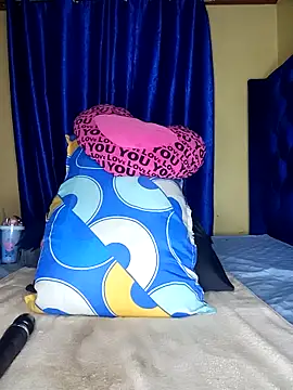 Queenshaz01 online show from November 12, 2025, 12:37 am