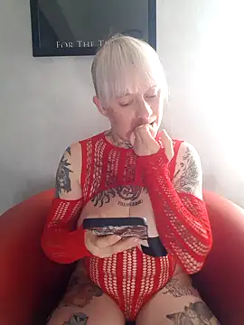 Snapshot of poussichienne chatting on September 17, 2025, 4:09 pm poussichienne online show from September 17, 2025, 4:09 pm