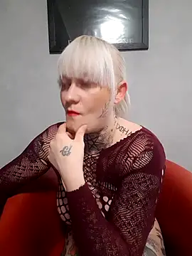 Snapshot of poussichienne chatting on October 12, 2025, 2:18 pm poussichienne online show from October 12, 2025, 2:18 pm