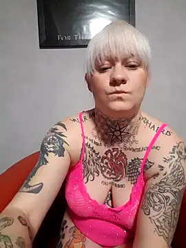 Snapshot of poussichienne chatting on October 10, 2025, 4:08 pm poussichienne online show from October 10, 2025, 4:08 pm