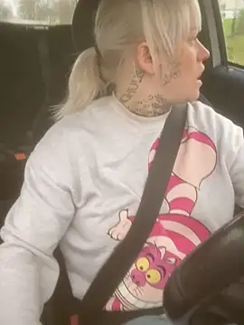 poussichienne online show from November 15, 2025, 11:58 am