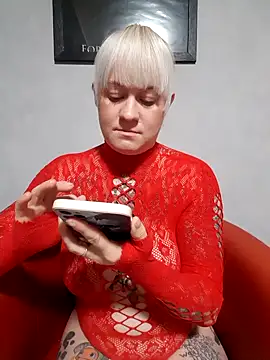 Snapshot of poussichienne chatting on October 28, 2025, 4:17 pm poussichienne online show from October 28, 2025, 4:17 pm