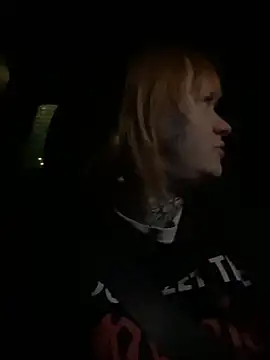 poussichienne online show from March 21, 2026, 4:25 am