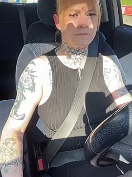 poussichienne online show from April 15, 2026, 3:27 pm