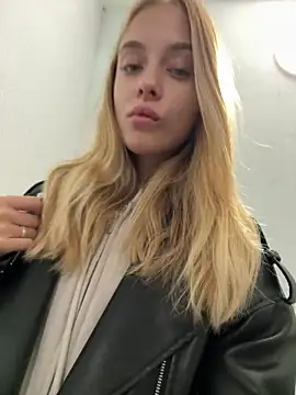 Snapshot of enjoy_my_beauty chatting on October 15, 2025, 7:05 am enjoy my beauty online show from October 15, 2025, 7:05 am