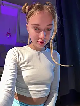 Snapshot of enjoy_my_beauty chatting on October 19, 2025, 5:43 am enjoy my beauty online show from October 19, 2025, 5:43 am