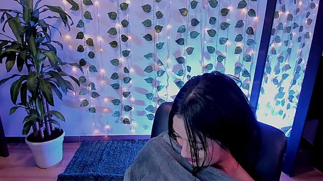 mariiana-diaz online show from February 4, 2025, 6:49 pm