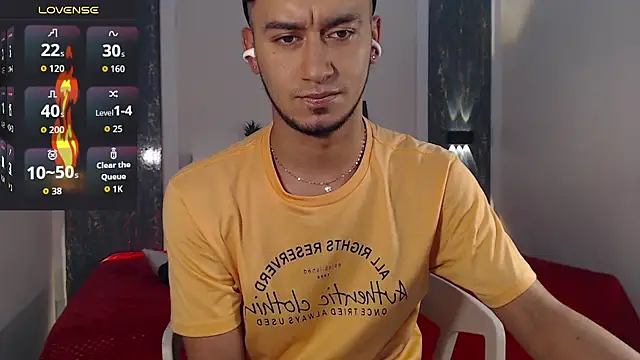 Snapshot of Kevin_Torres chatting on October 2, 2025, 8:56 pm Kevin Torres online show from October 2, 2025, 8:56 pm