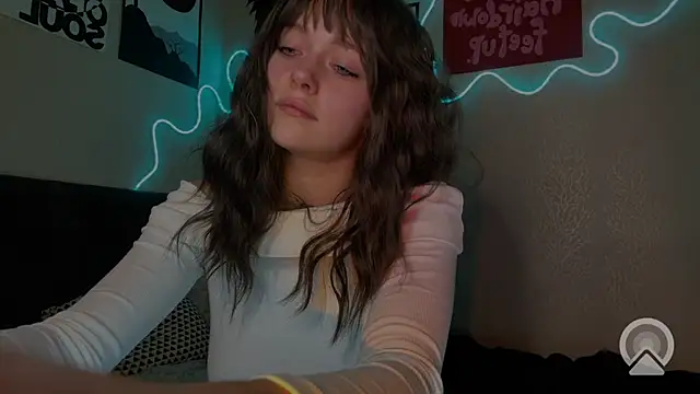 Emilia0 0 7 online show from February 23, 2026, 9:37 pm