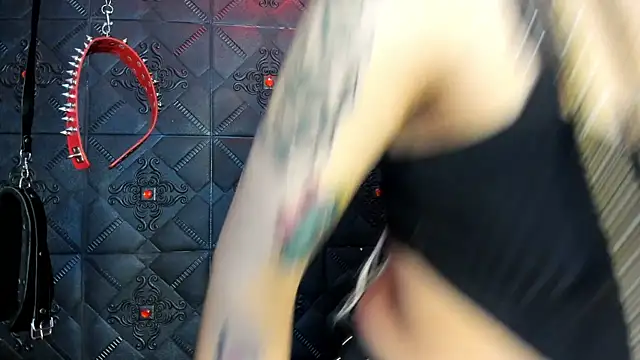 Snapshot of annavi_ chatting on October 10, 2025, 7:04 pm annavi  online show from October 10, 2025, 7:04 pm