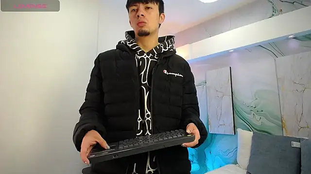 Steev Novoa online show from April 9, 2026, 2:35 am